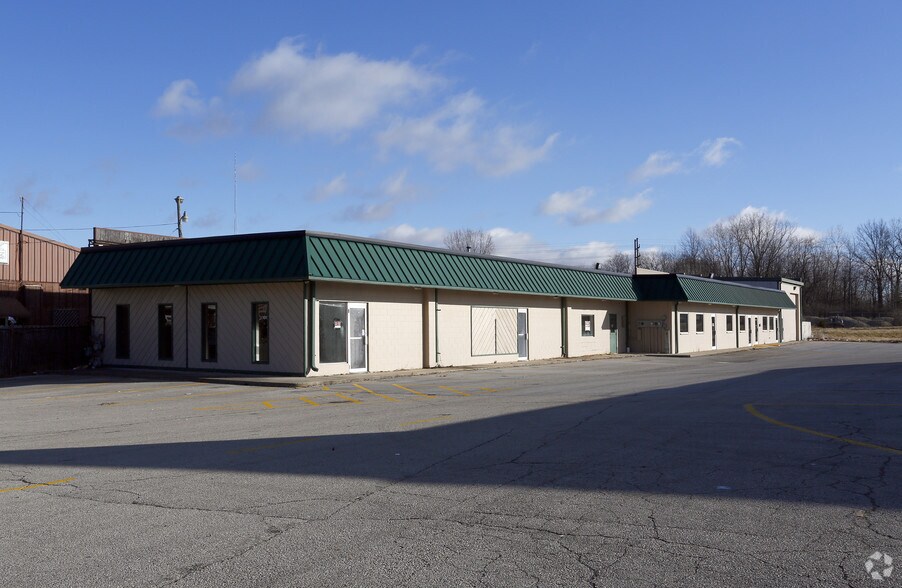 2006-2010 N Walnut St, Muncie, IN for sale - Primary Photo - Image 1 of 1