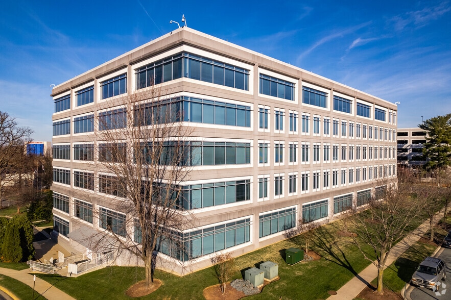 9737 Washingtonian Blvd, Gaithersburg, MD for lease - Building Photo - Image 2 of 4