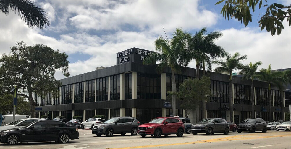 300 Arthur Godfrey Rd, Miami Beach, FL for lease - Building Photo - Image 1 of 1