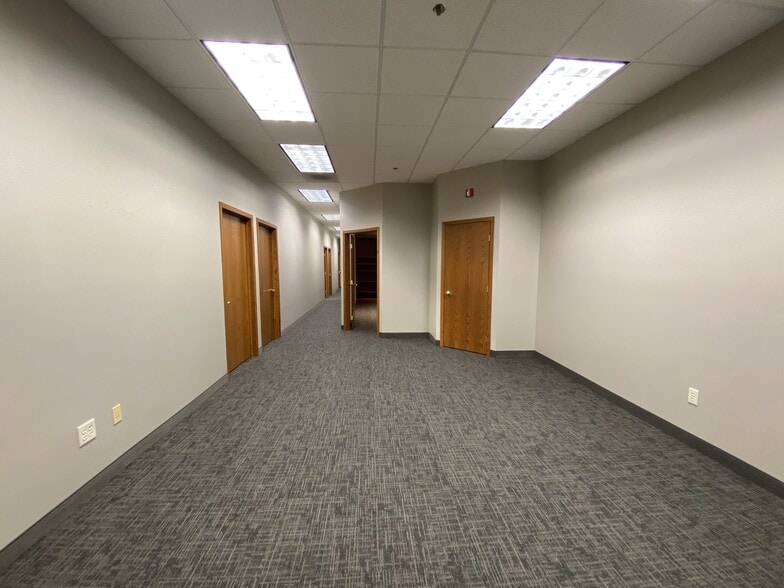 2525 E Rosser Ave, Bismarck, ND for lease - Building Photo - Image 3 of 8
