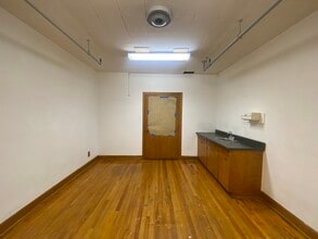 2020-2034 Leonard Ave, Columbus, OH for lease Interior Photo- Image 1 of 7