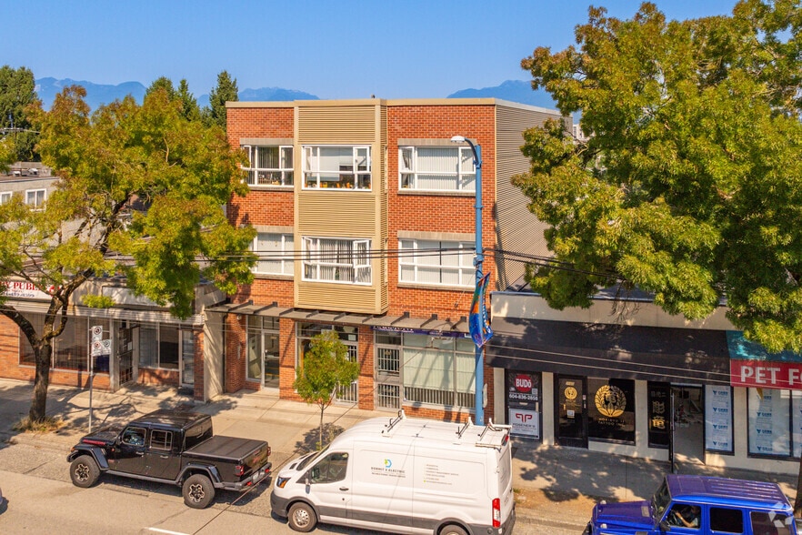 3155-3159 Kingsway, Vancouver, BC for sale - Primary Photo - Image 1 of 3