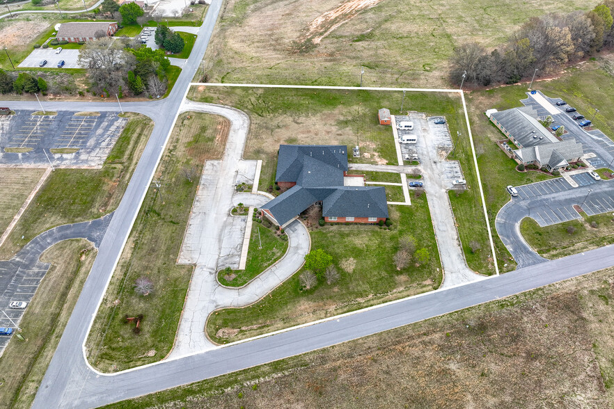 512 Professional Park Rd, Clinton, SC for sale - Aerial - Image 3 of 37