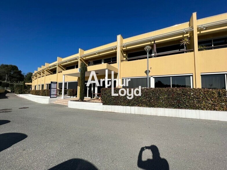 Office in Valbonne for lease - Building Photo - Image 3 of 16