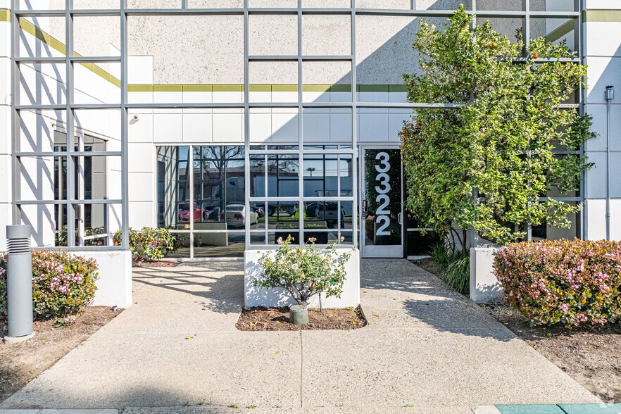 3300-3328 Garfield Ave, Commerce, CA for lease - Building Photo - Image 3 of 11