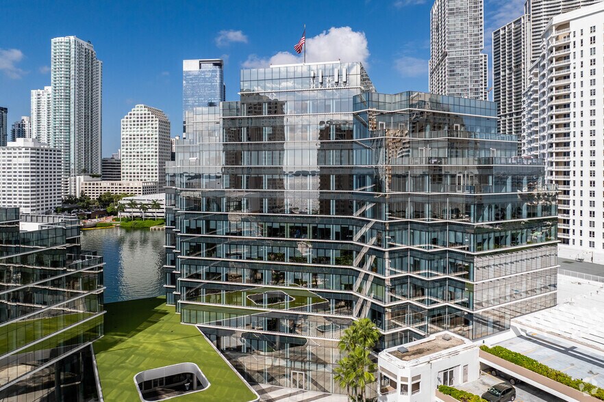 601 Brickell Key Dr, Miami, FL for sale - Primary Photo - Image 1 of 1