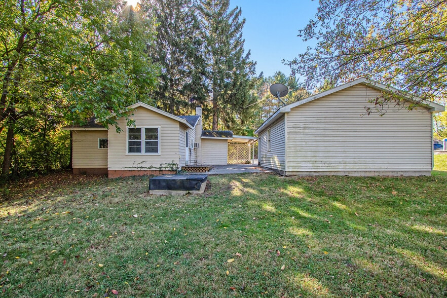 1005 E Front St, Buchanan, MI for sale - Building Photo - Image 2 of 16