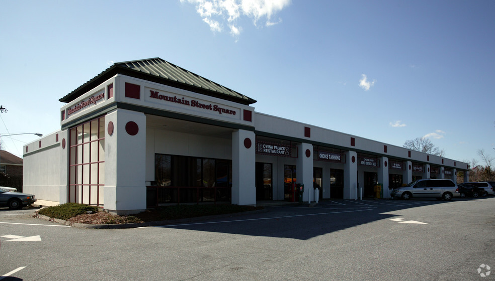 305 W Mountain St, Kernersville, NC for lease - Building Photo - Image 3 of 5