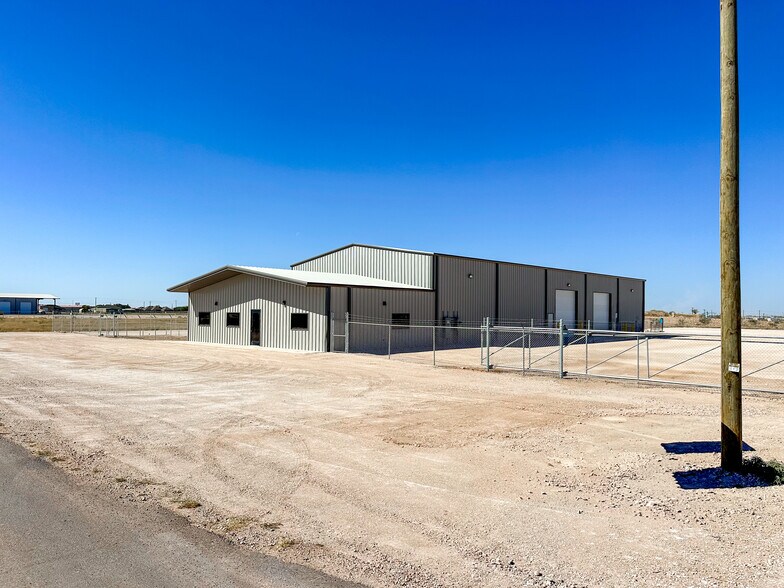 9518 County Road 77, Midland, TX for lease - Building Photo - Image 2 of 15