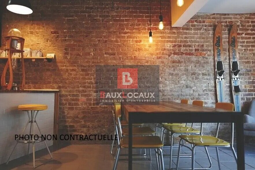 Retail in Salon-de-Provence for lease - Interior Photo - Image 1 of 2