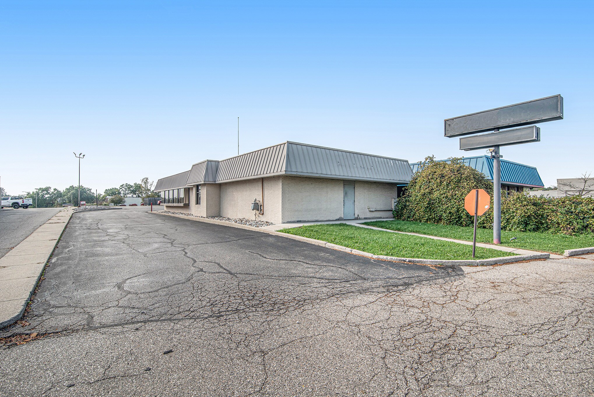 3372 S Linden Rd, Flint, MI 48507