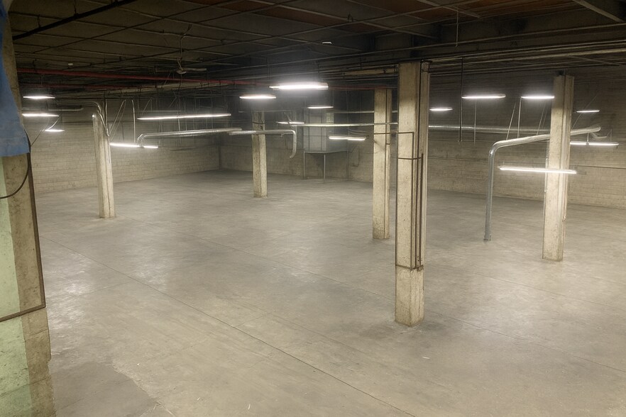 595 Berriman St, Brooklyn, NY for sale - Building Photo - Image 3 of 8