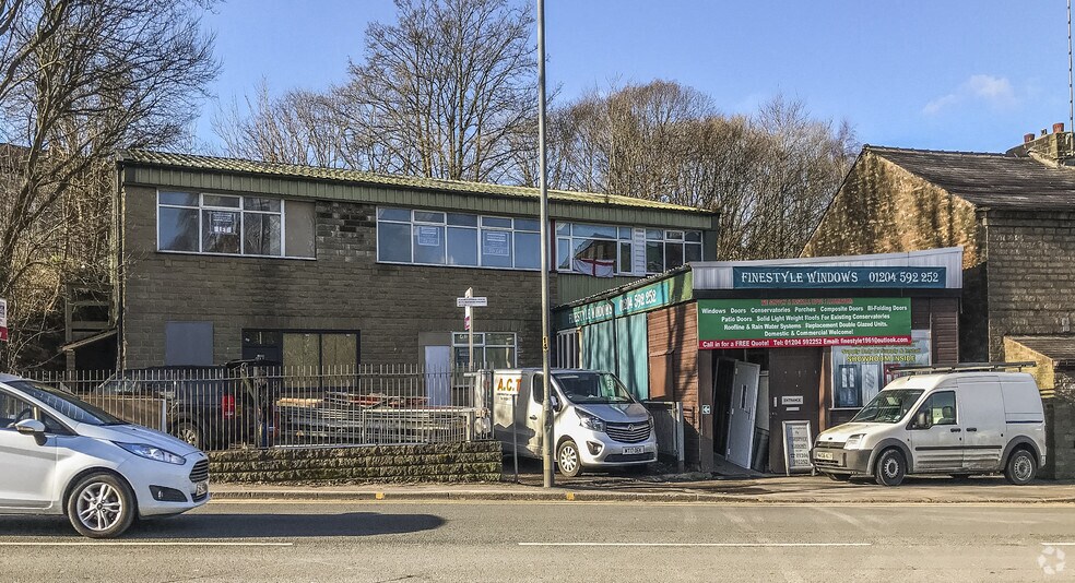 135-139 Bradshaw Brow, Bolton for sale - Primary Photo - Image 1 of 1