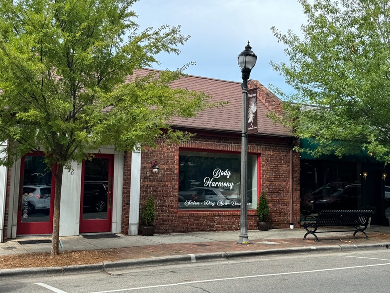 230 SW Broad St, Southern Pines, NC for lease - Building Photo - Image 1 of 3