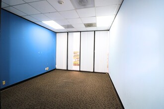 6100 Corporate Dr, Houston, TX for lease Interior Photo- Image 2 of 4