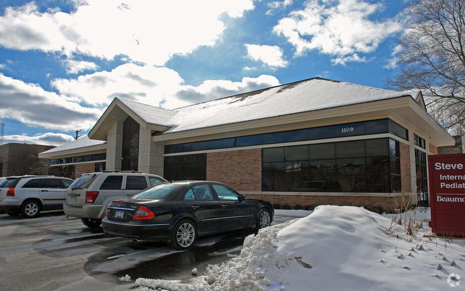 1109 W Long Lake Rd, Bloomfield Hills, MI for sale - Primary Photo - Image 1 of 1