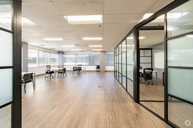 More details for 4900 California Ave, Bakersfield, CA - Coworking for Lease