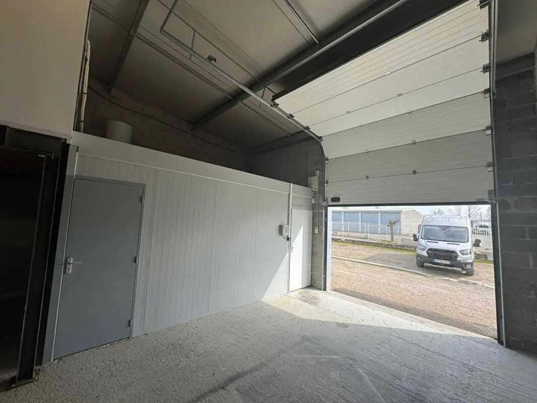 Flex in Lespinasse for lease Interior Photo- Image 1 of 9