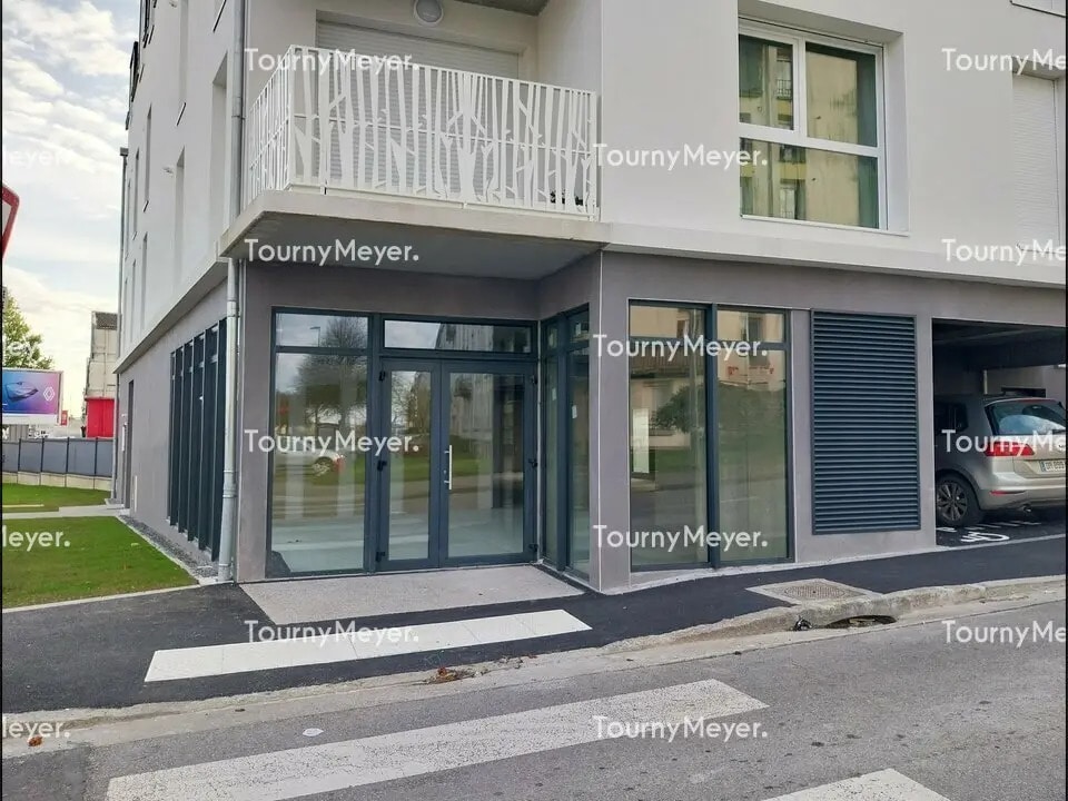 Retail in Brest for sale Building Photo- Image 1 of 8