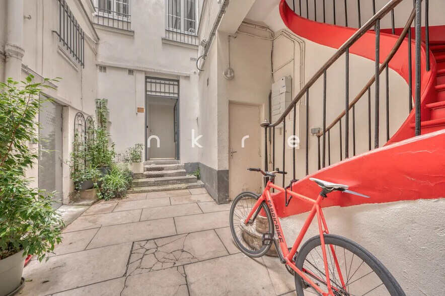 Office in Paris for lease - Building Photo - Image 2 of 14