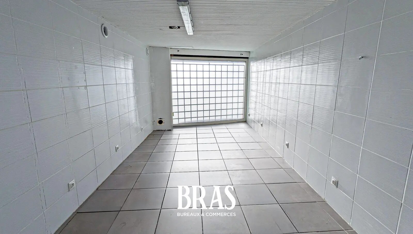 Retail in Challans for lease Building Photo- Image 1 of 5