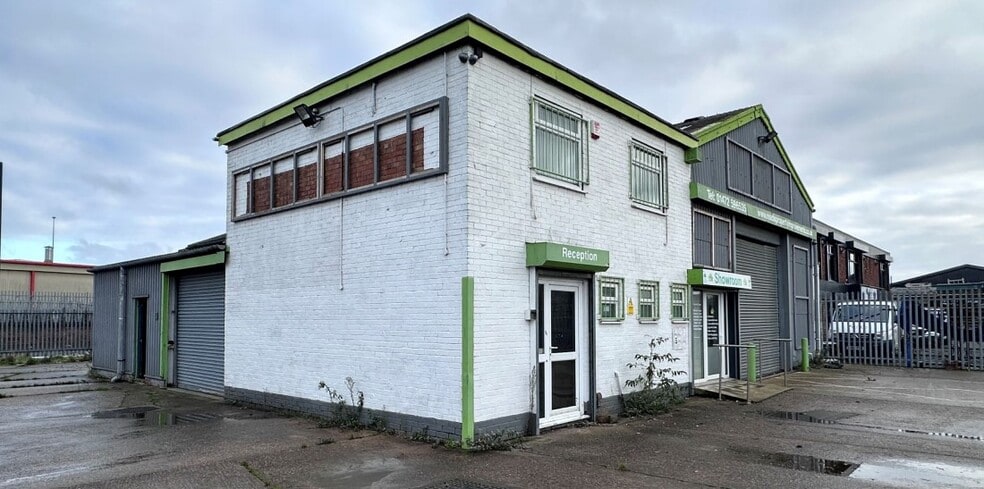 1A Spencer St, Grimsby for lease - Building Photo - Image 2 of 3