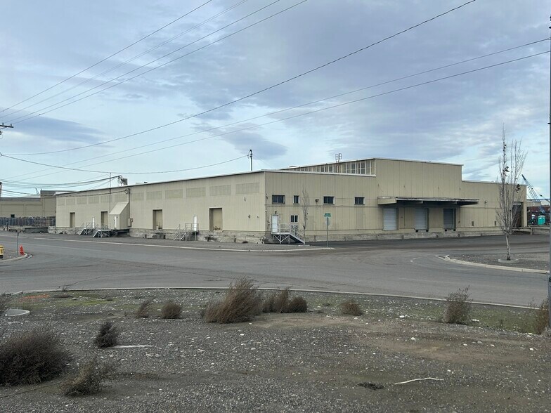 3599 E Ainsworth Ave, Pasco, WA 99301 Warehouse 6 Bay 4
