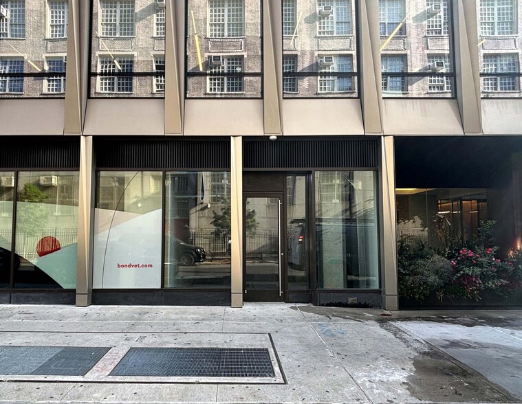 242 Broome St, New York, NY for lease - Building Photo - Image 2 of 8