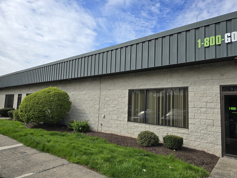 362 Industrial Park Rd, Middletown, CT for sale - Building Photo - Image 1 of 16