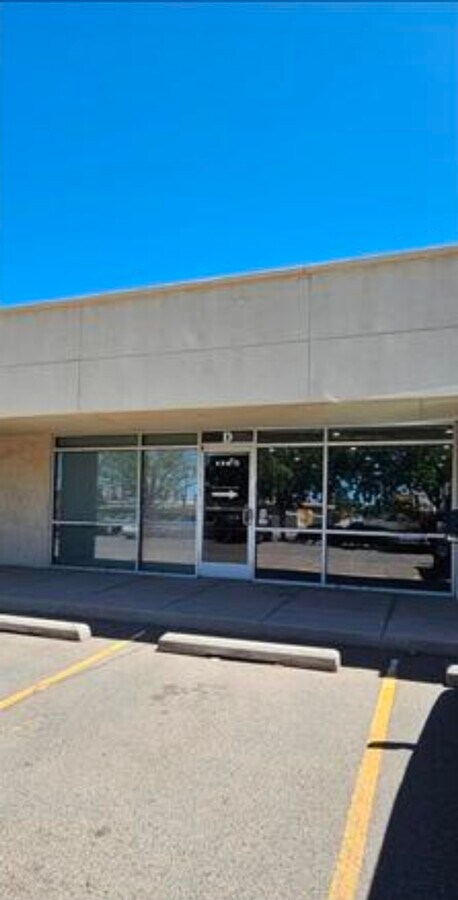 136 Washington SE, Albuquerque, NM 87108 - Unit D - - Interior Photo - Image 1 of 13