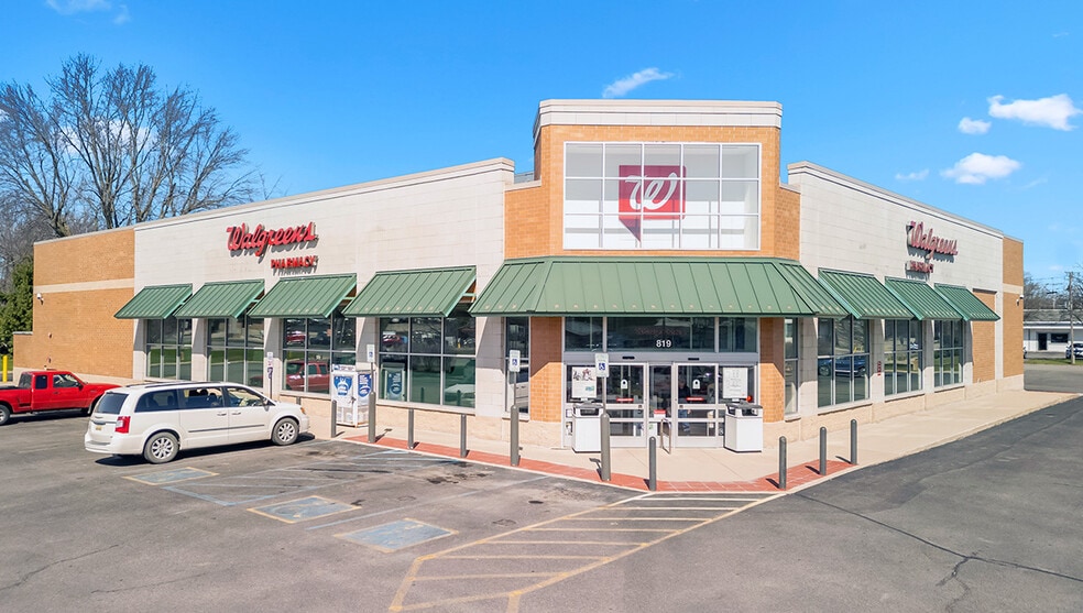 819 W Main St, Fremont, MI for sale - Primary Photo - Image 1 of 1