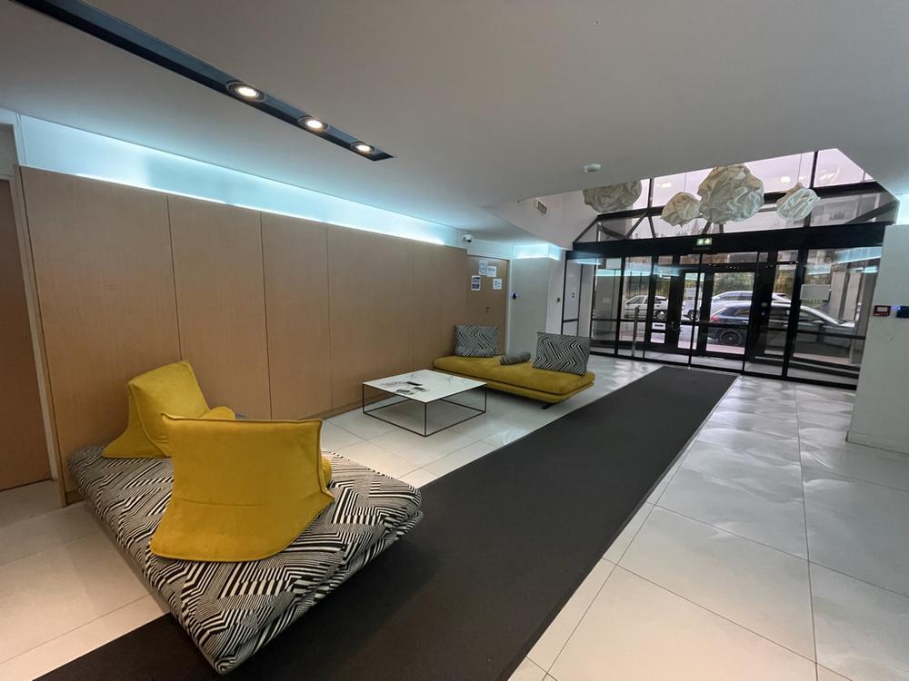 Office in Levallois-Perret for lease Lobby- Image 1 of 7