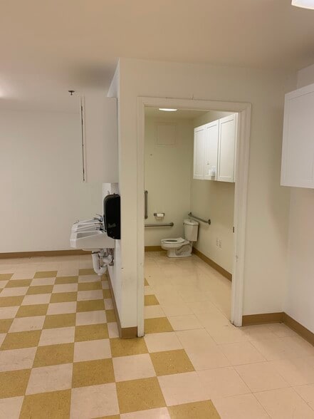 109 Old Virginia Ave, Rich Creek, VA for lease - Building Photo - Image 3 of 8