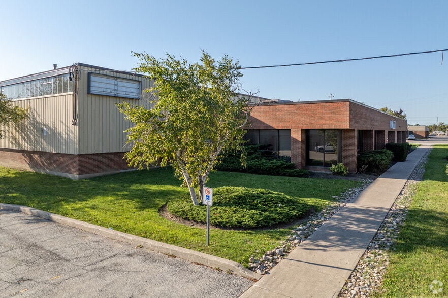 1075 Clark Blvd, Brampton, ON for lease - Building Photo - Image 3 of 22