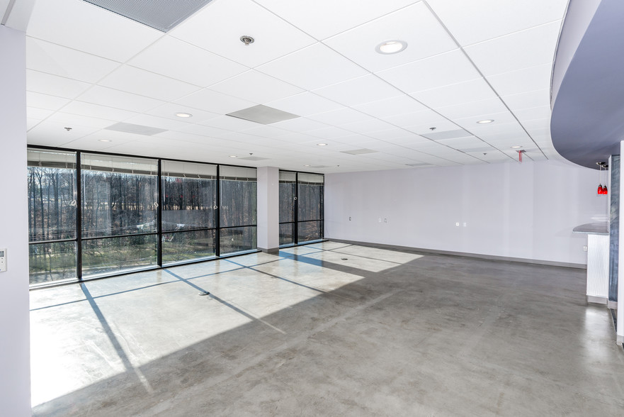 9990 Fairfax Blvd, Fairfax, VA for lease - Interior Photo - Image 3 of 4