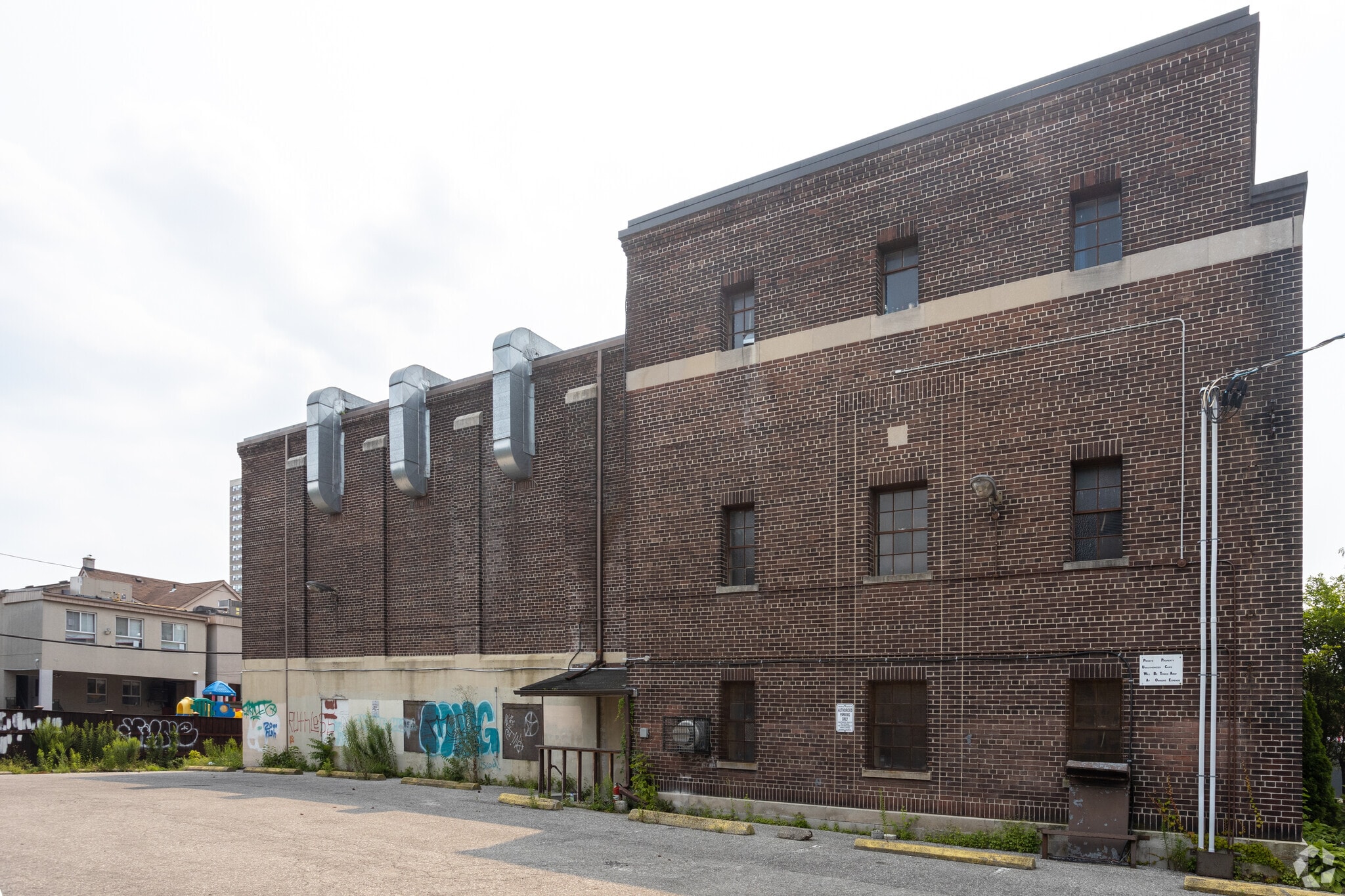 15 Chisholm Ave, Toronto, ON for sale Primary Photo- Image 1 of 1