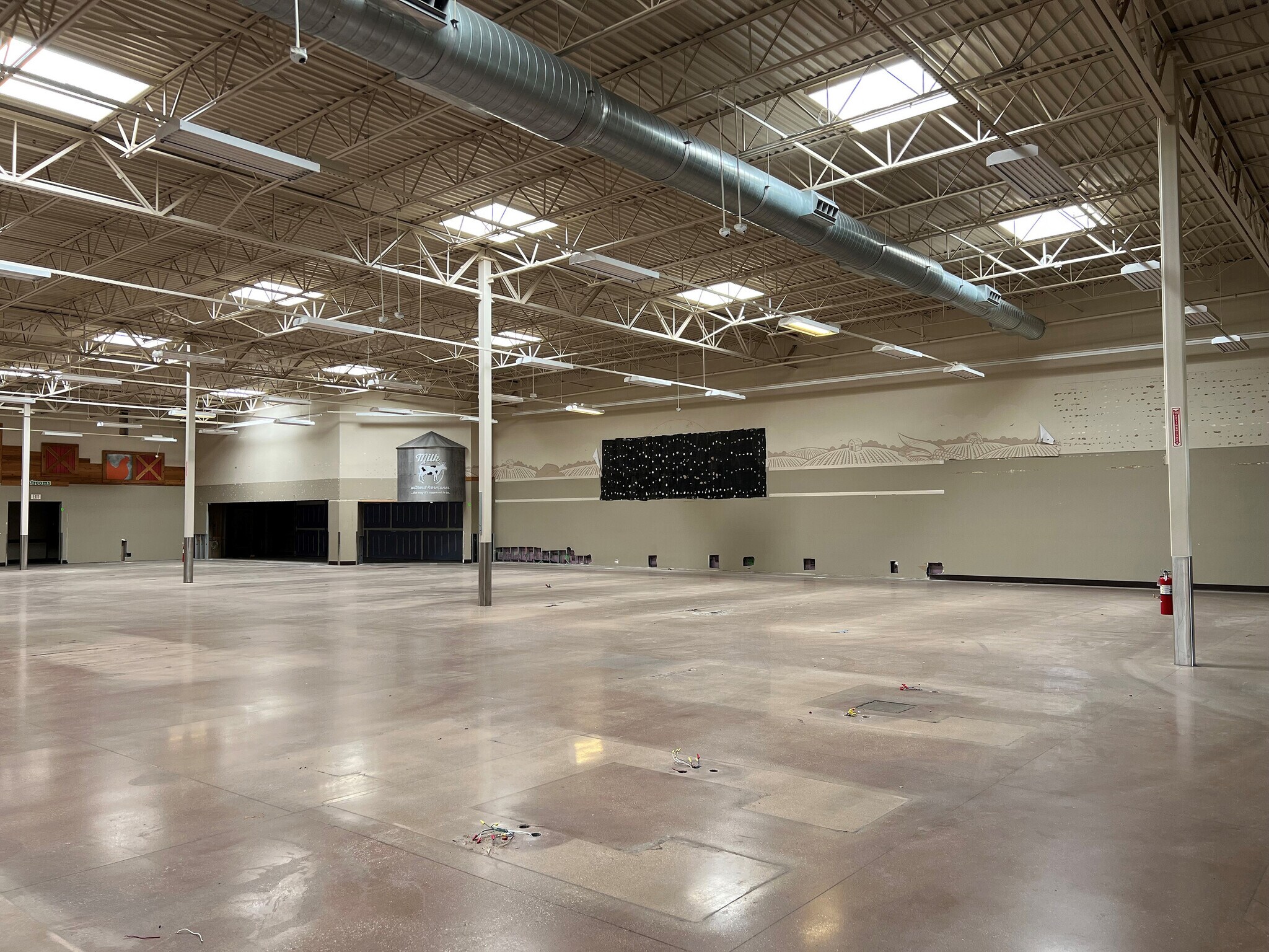 7728 E Central Ave, Wichita, KS 67206 Piccadilly Square