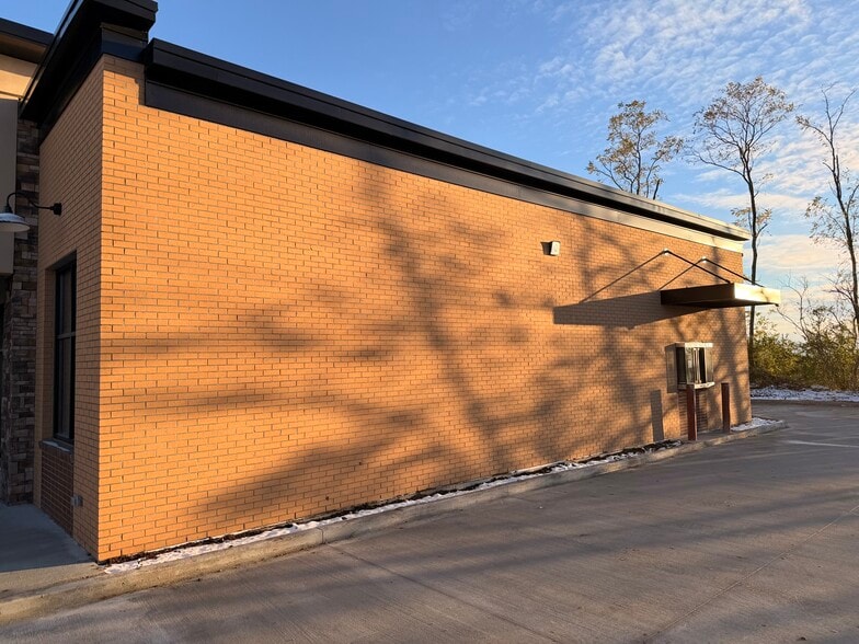 8571 Cincinnati Dayton Rd, West Chester, OH for lease - Building Photo - Image 2 of 5