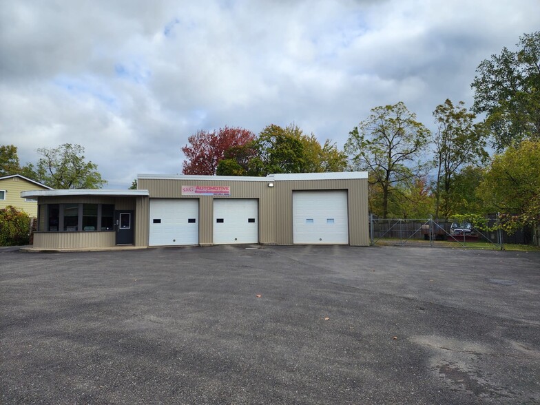 208 Ridge Rd, Fort Erie, ON for sale - Building Photo - Image 2 of 19