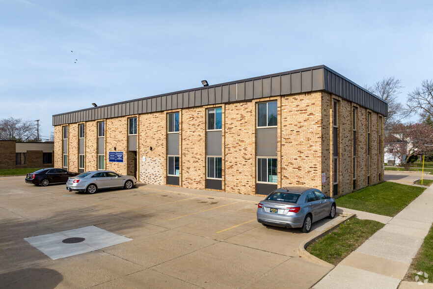 24025 Greater Mack Ave, Saint Clair Shores, MI for sale - Primary Photo - Image 1 of 7