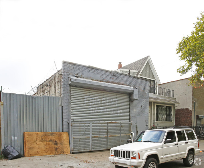 95 Powell St, Brooklyn, NY for lease - Primary Photo - Image 1 of 5