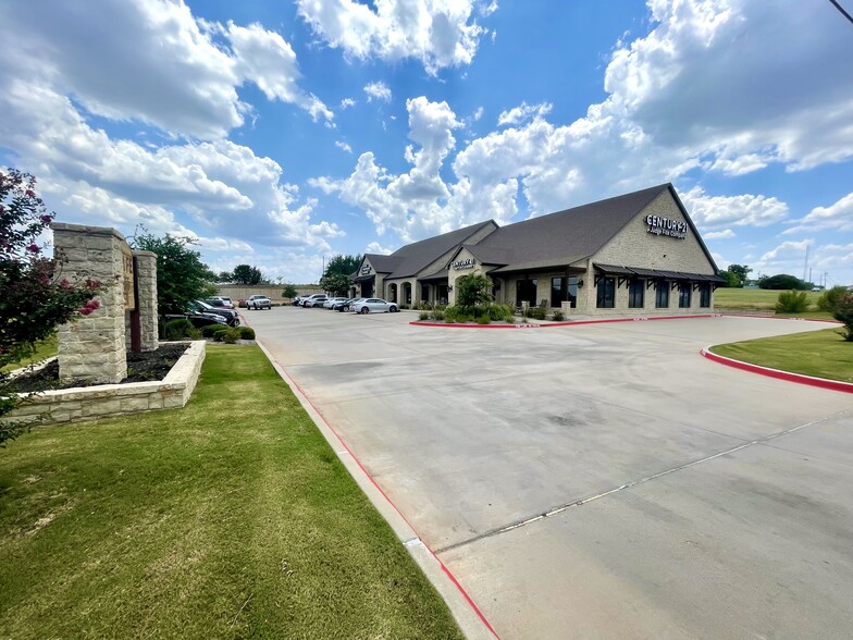 1880 Santa Fe Dr, Weatherford, TX for lease - Building Photo - Image 3 of 4