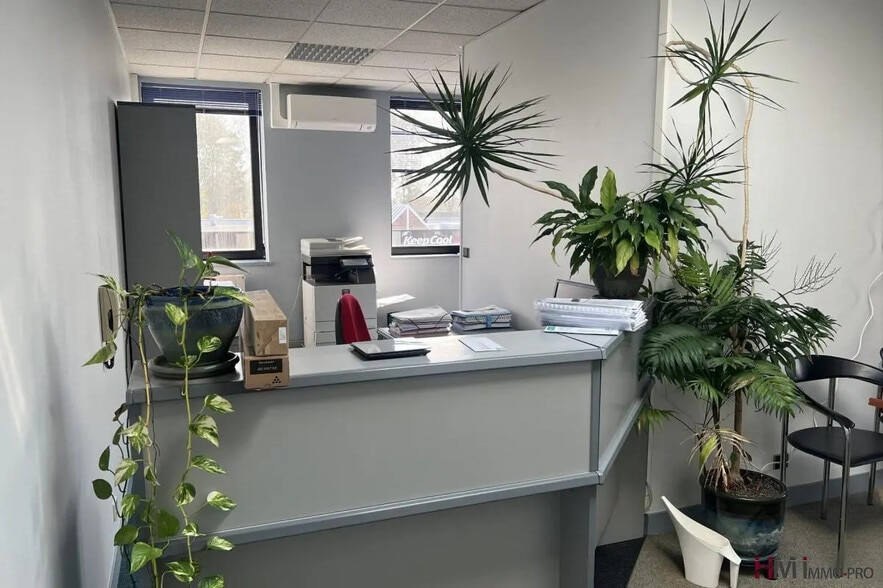 Office in Mont-Saint-Aignan for lease - Interior Photo - Image 3 of 4