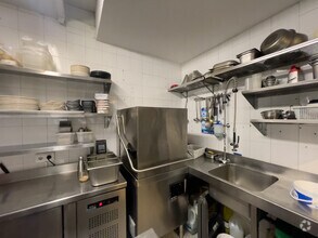 Retail in Madrid, Madrid for lease Interior Photo- Image 2 of 4