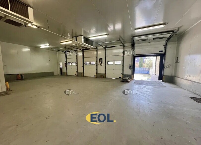 Industrial in Montreuil for sale - Interior Photo - Image 1 of 9