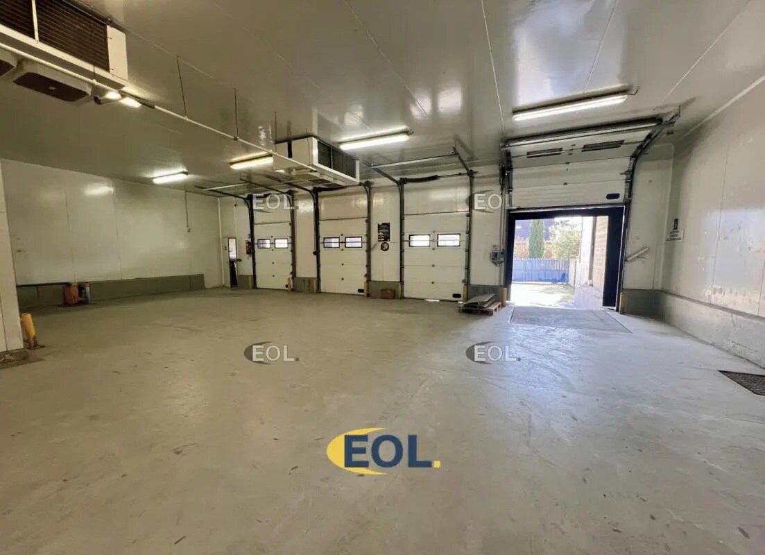 Industrial in Montreuil for sale Interior Photo- Image 1 of 10