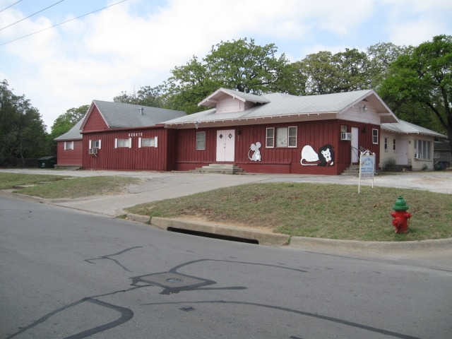 1923 Higgins Ln  