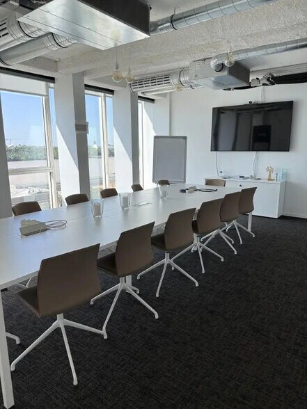 Office in Bordeaux for lease - Interior Photo - Image 2 of 13
