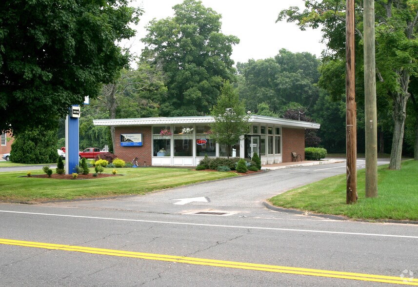 526 Main St, Cromwell, CT 06416