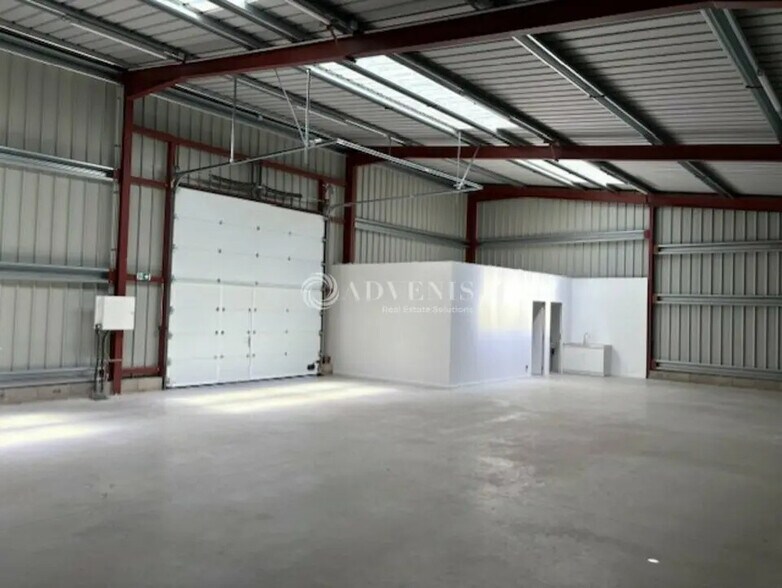 Flex in Vendôme for lease - Interior Photo - Image 2 of 4